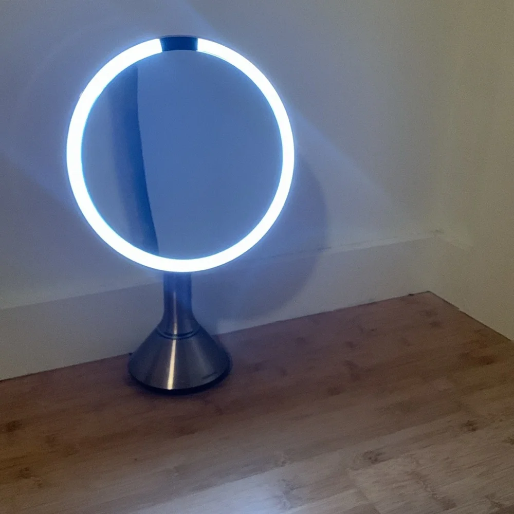simplehuman sensor mirror round